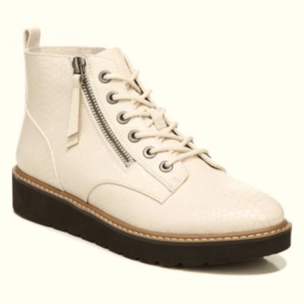 Naturalizer Eeva lace-up boot with lug sole,lace up, zipper color porcel…